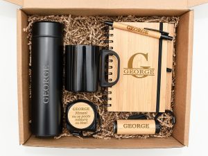 Set cadou personalizat "Black&Bamboo". Termos, cana, ruleta, lanterna, carnetel si pix.
