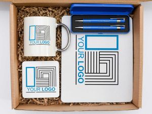 Set Cadou Corporate Personalizat Model 8 – Cană, Mousepad, Set de Scris și Suport Cană