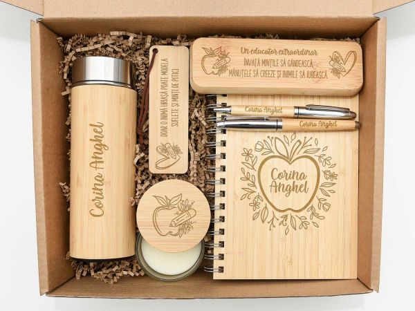 Set cadou personalizat din bambus pentru doamna eductoare