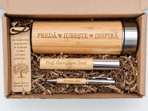 Set cadou personalizat pentru profesor din bambus, termos, pix premium, semn de carte