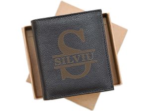 Portofel negru din piele naturala, personalizat cu monograma si nume